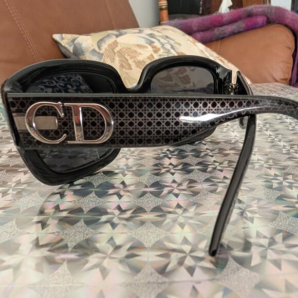 CHRISTIAN DIOR SUNGLASSES  Black with grey criss cross design  Comes with Box main image 7